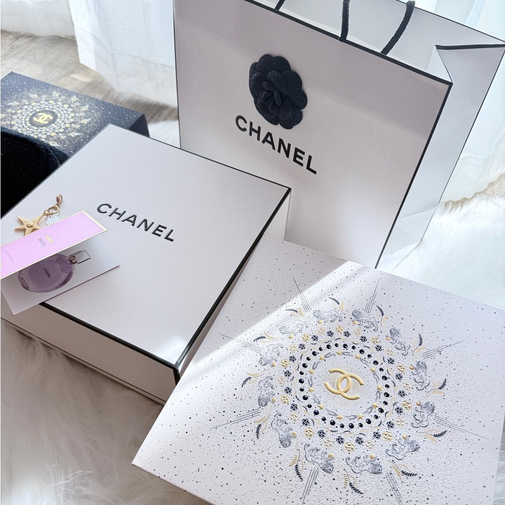 Chanel 2025 Holiday Gift Set with Gift Box - Picture 3 of 12